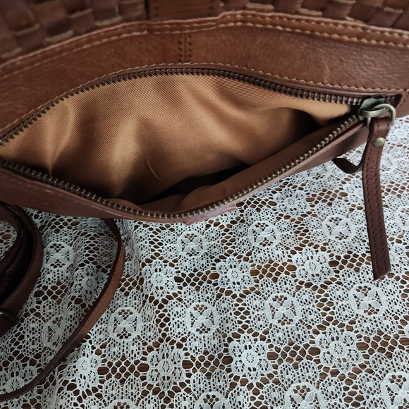 Rehard Italy Brown Leather Crossbody with Basket Weave Flap - Picture 12 of 16